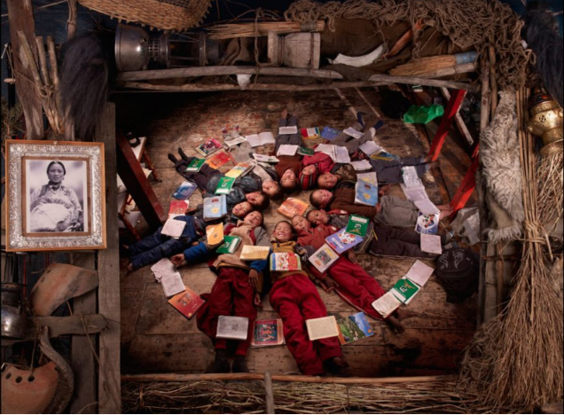 "Un mandala de jeunes moines dans le monastère de Jomson", Lower mustang, Népal Nicolas Henry